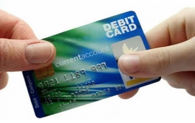 Điều kiện và thủ tục để làm thẻ ghi nợ 