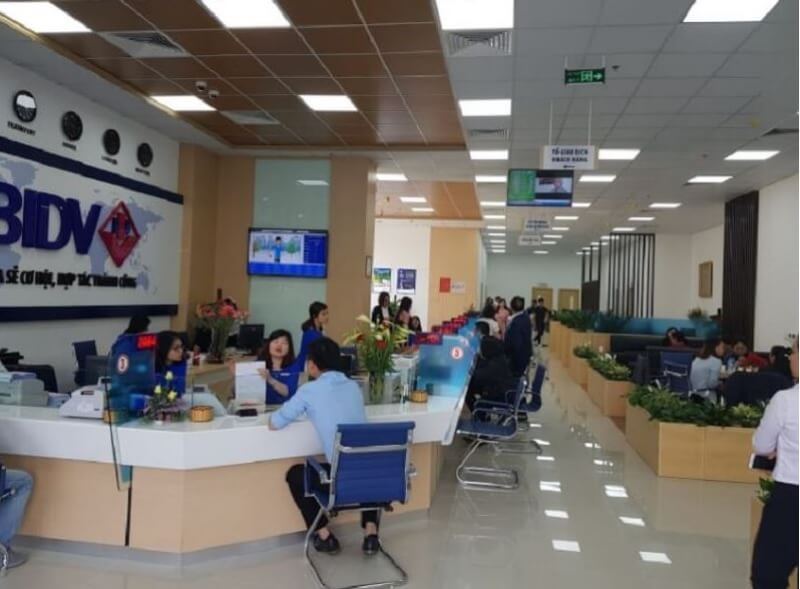 Sở giao dịch ngân hàng - nơi tiếp nhận lượng khách hàng đông nhất và đem lại lợi nhuận cao nhất cho các ngân hàng