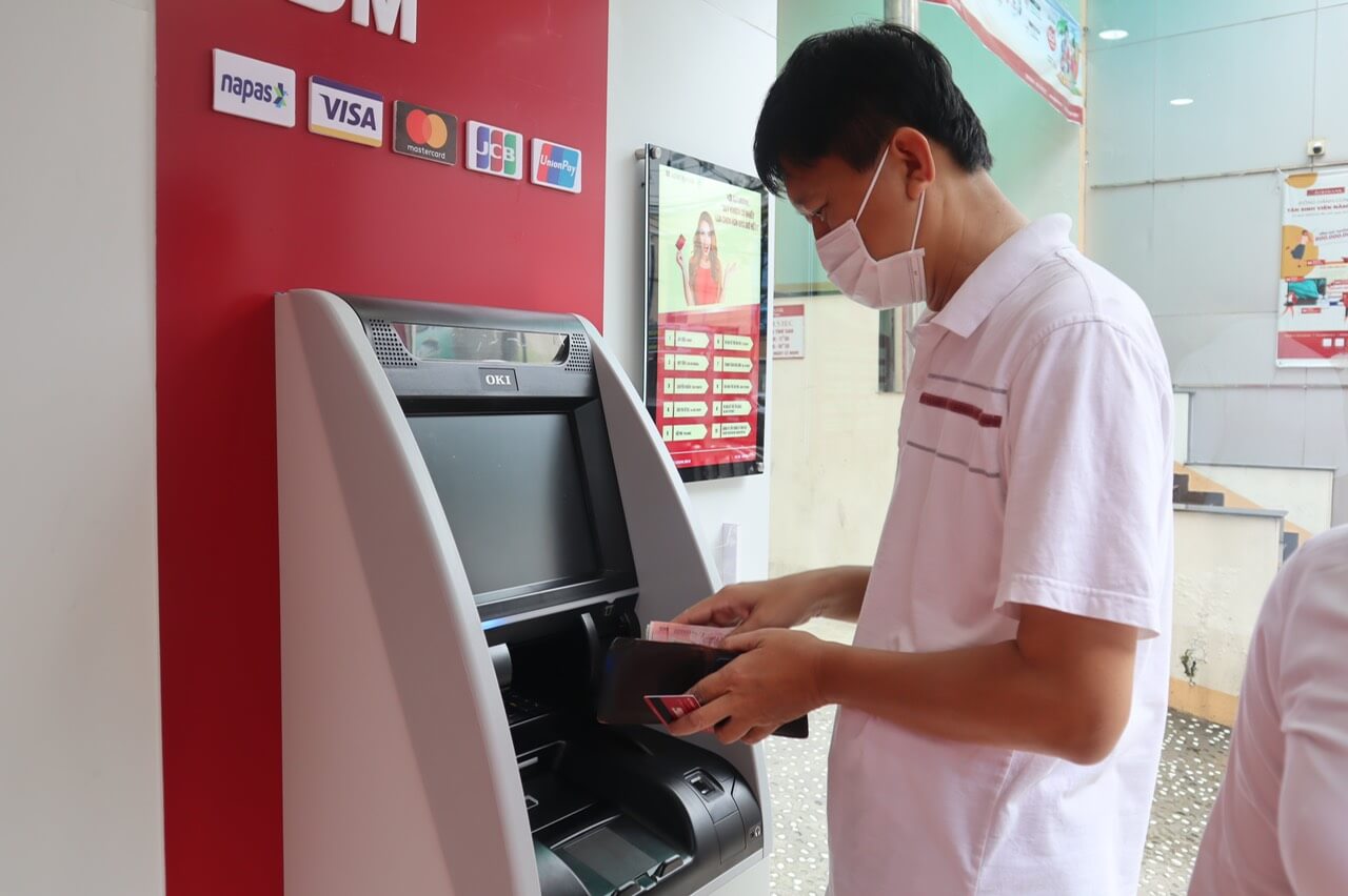 Cách nạp tiền vào thẻ ATM Agribank bằng cây ATM