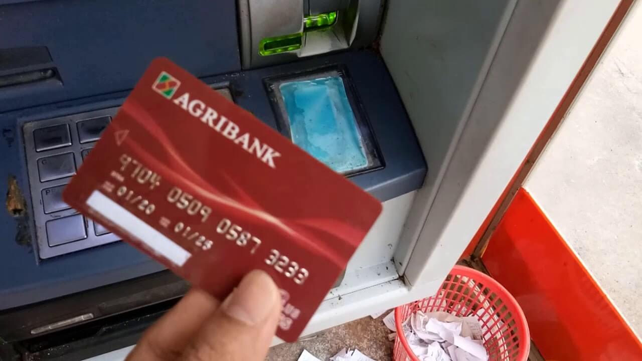 Thẻ Agribank màu đỏ